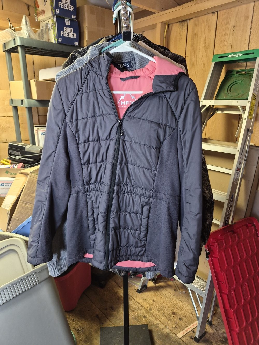 Chaps Women's Gray Puffer Jacket with Pink Lining Bin 60